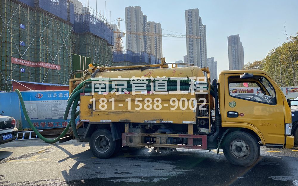 265翠林山庄建筑工地抽粪