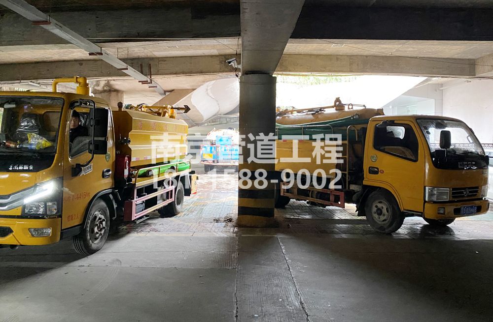 274翠林山庄商场地下室化粪池清理