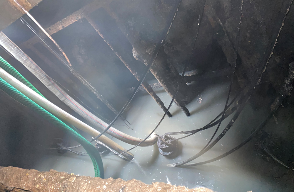 272翠林山庄商城污水池清运