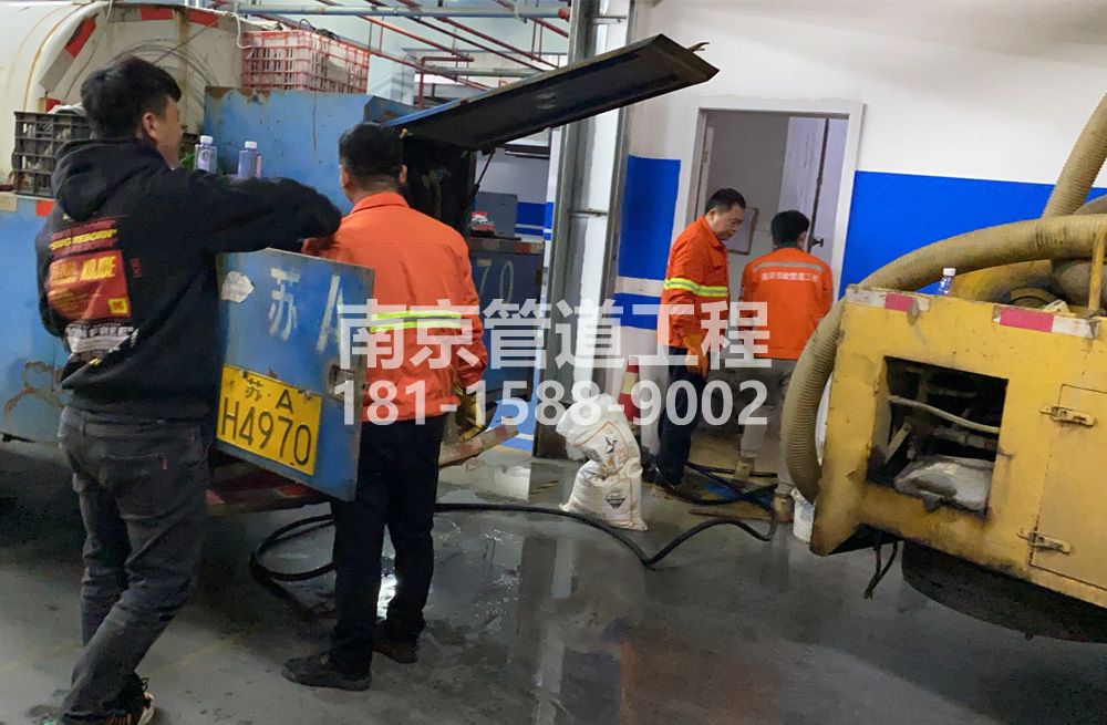 305翠林山庄地下室管道清洗