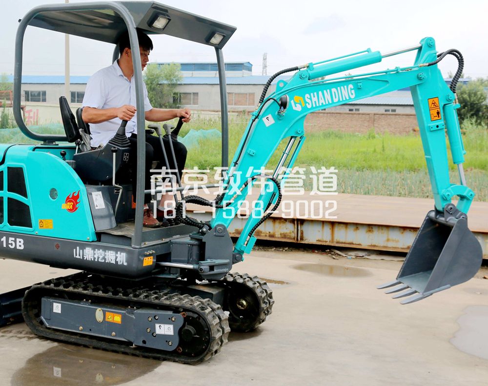 翠林山庄小型挖机